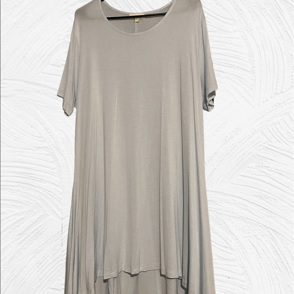 Comfy dress. The color is actually light blue. It’s thin, but not see through.